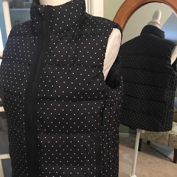 Laura Scott Jackets & Blazers - ⭐️Adorable puffy vest! Laura Scott Jackets & Blazers - ⭐️Adorable puffy vest!